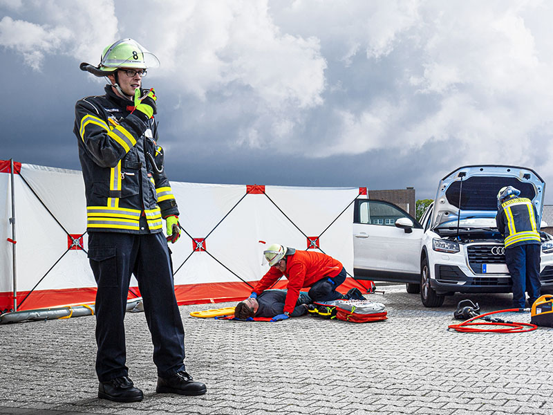 Tält och olycksfallsskyddsskärmar för räddningspersonal